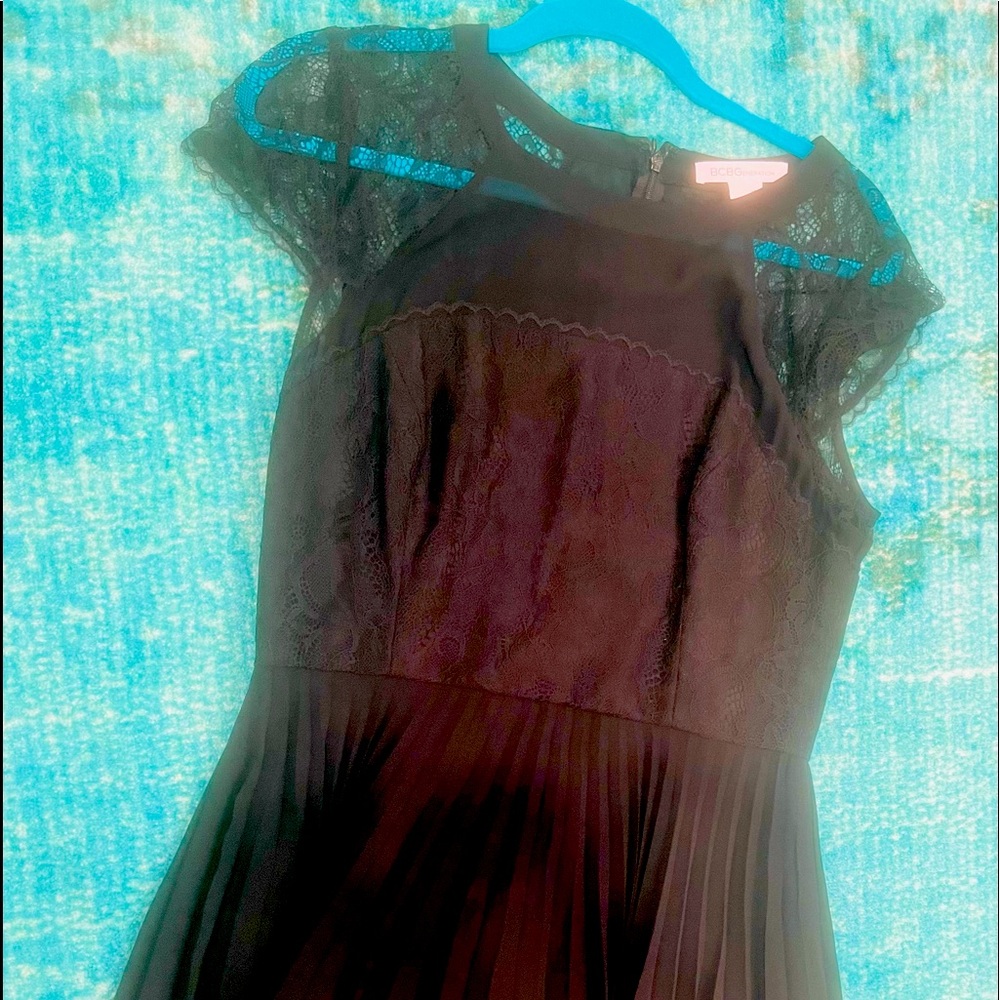 BCBG génération max Azaria élégant lace and plissée chiffon dress. Worn once.